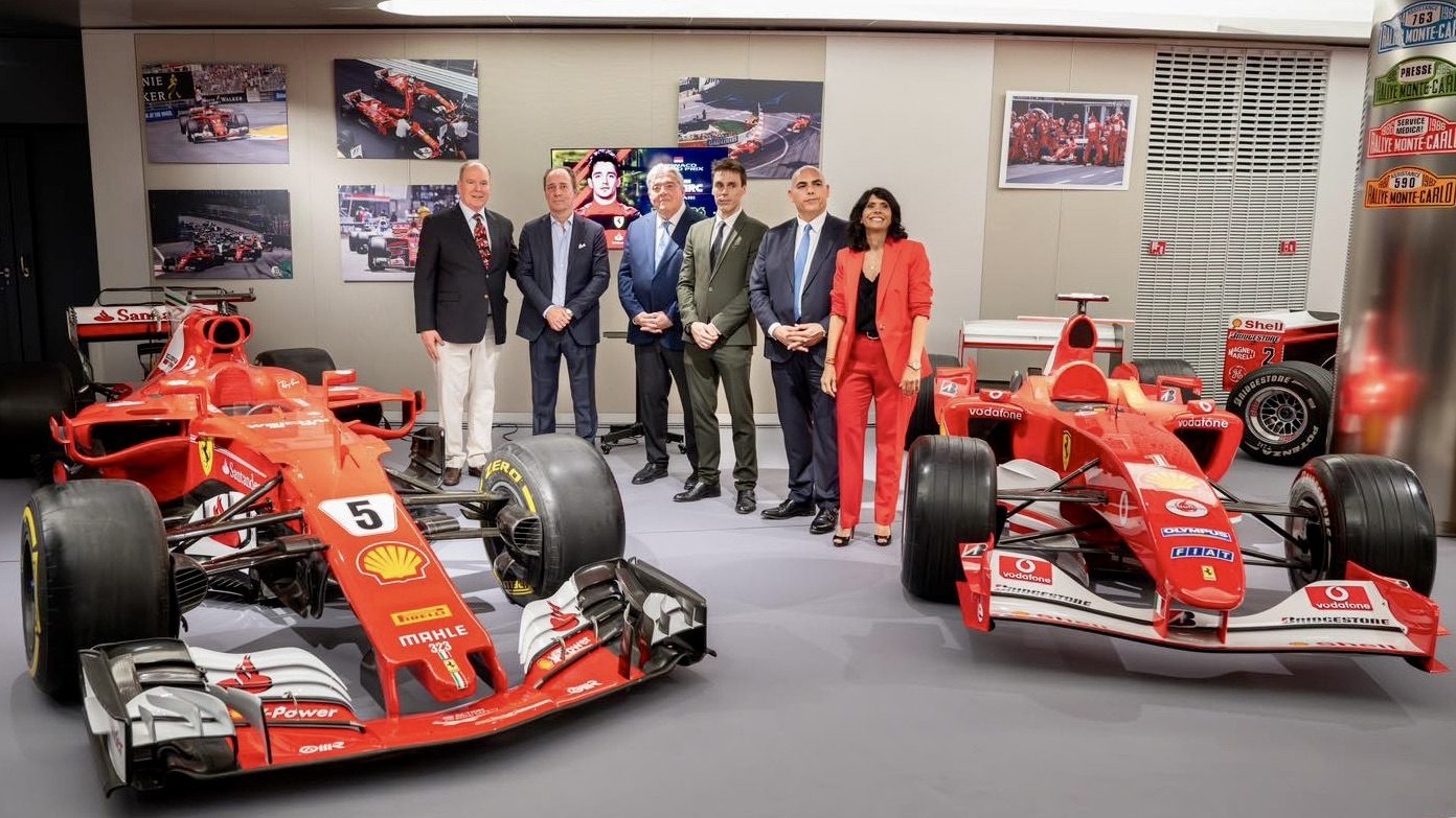 Le-Prince-Albert-inaugure-l39exposition-Ferrari-F1-a-Monaco.jpeg.c6e4f834c954ee92af076a4eefb57ac8.jpeg